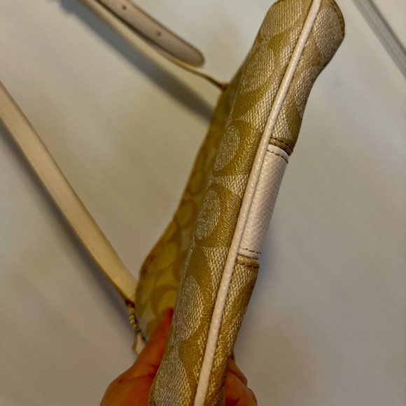 Coach - Picture 5 of 8